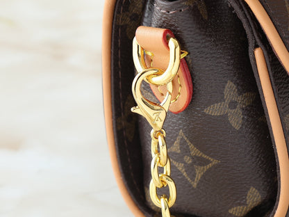 LV Pochette Camille 20.5 × 11 × 6 cm