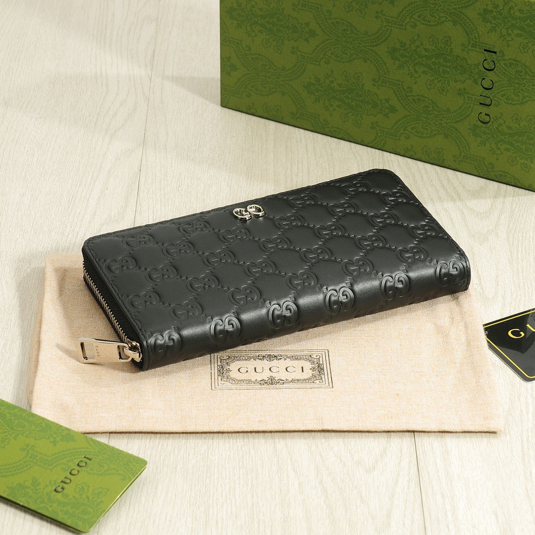 Gucci Single Zipper Handbag Black 20x10cm