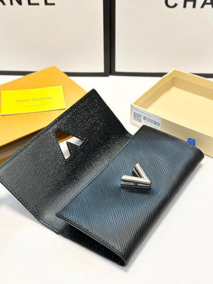 LV Louis Vuitton Classic Leather Purse Size 19x10cm